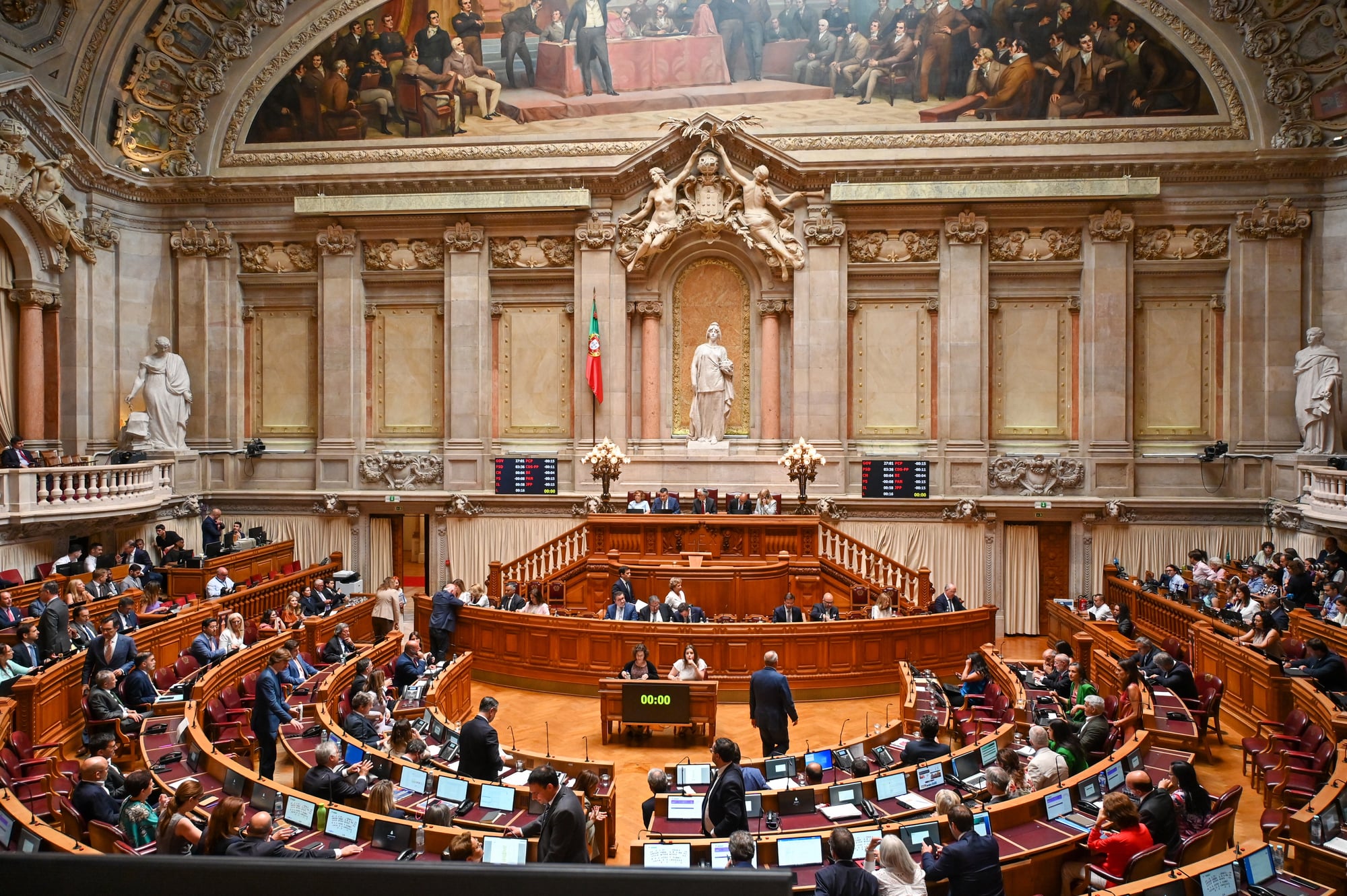 Die neue Version des Foreigner's Law geht im portugiesischen Parlament über. Hier ist, was Sie wissen müssen