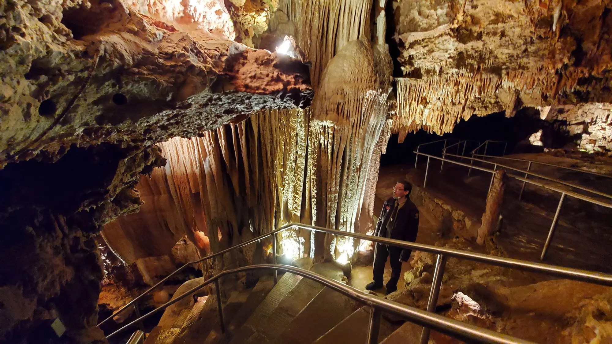 Willkommen bei Meramec Caverns 