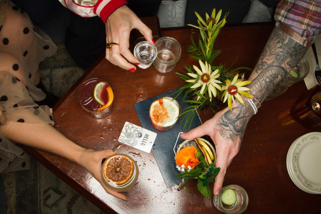 Getränke, Schlaf und Merry: Chicagos beste Boutique 