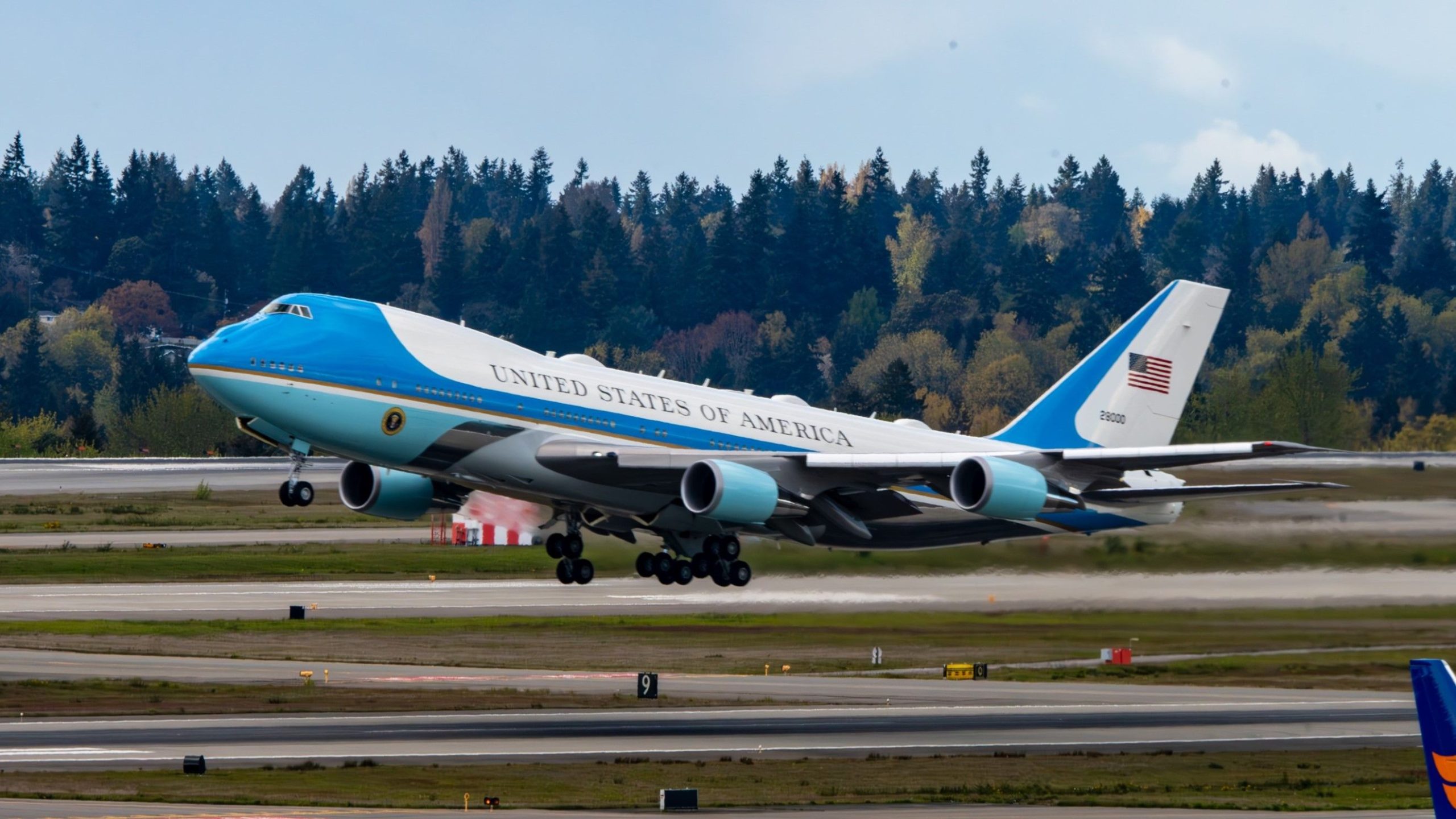 Ein Blick auf die Verteidigungssysteme, die Air Force One schützen
