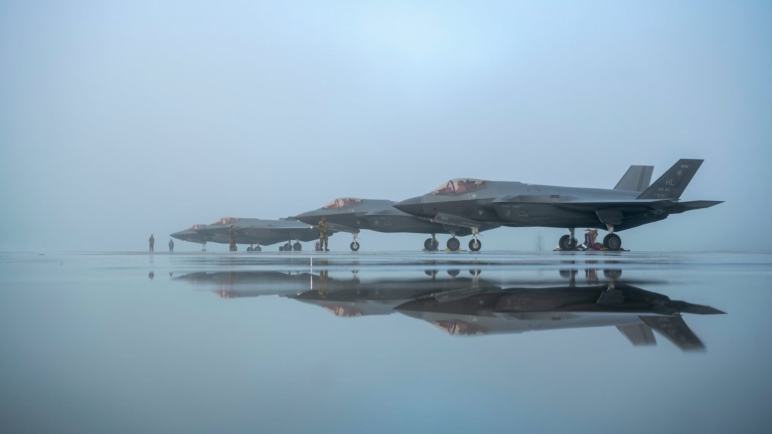 Unter dem Sekretär der Luftwaffe hebt die US 