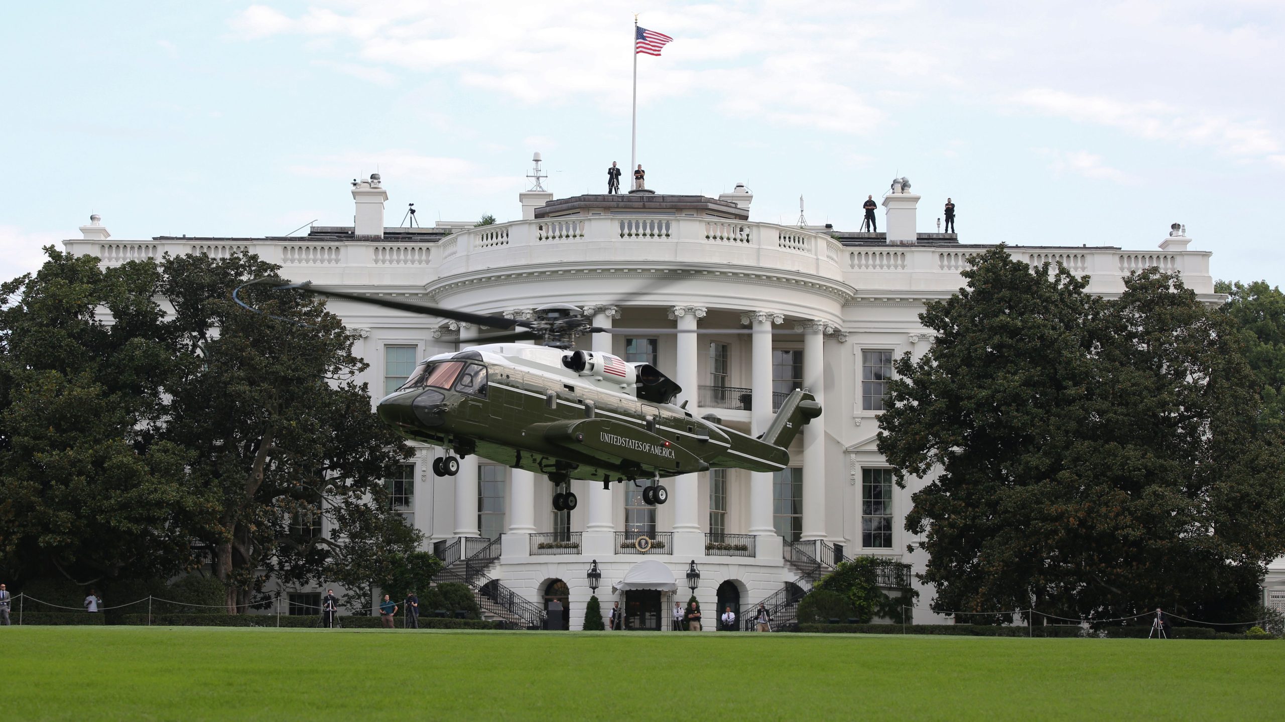 Präsident Biden beginnt mit der ersten "Marine One"