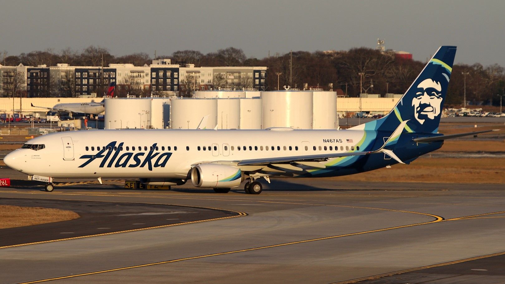 Der Passagier von Alaska Airlines wegen Körperverletzung wegen mutmaßlichen Erstechens beim Flug