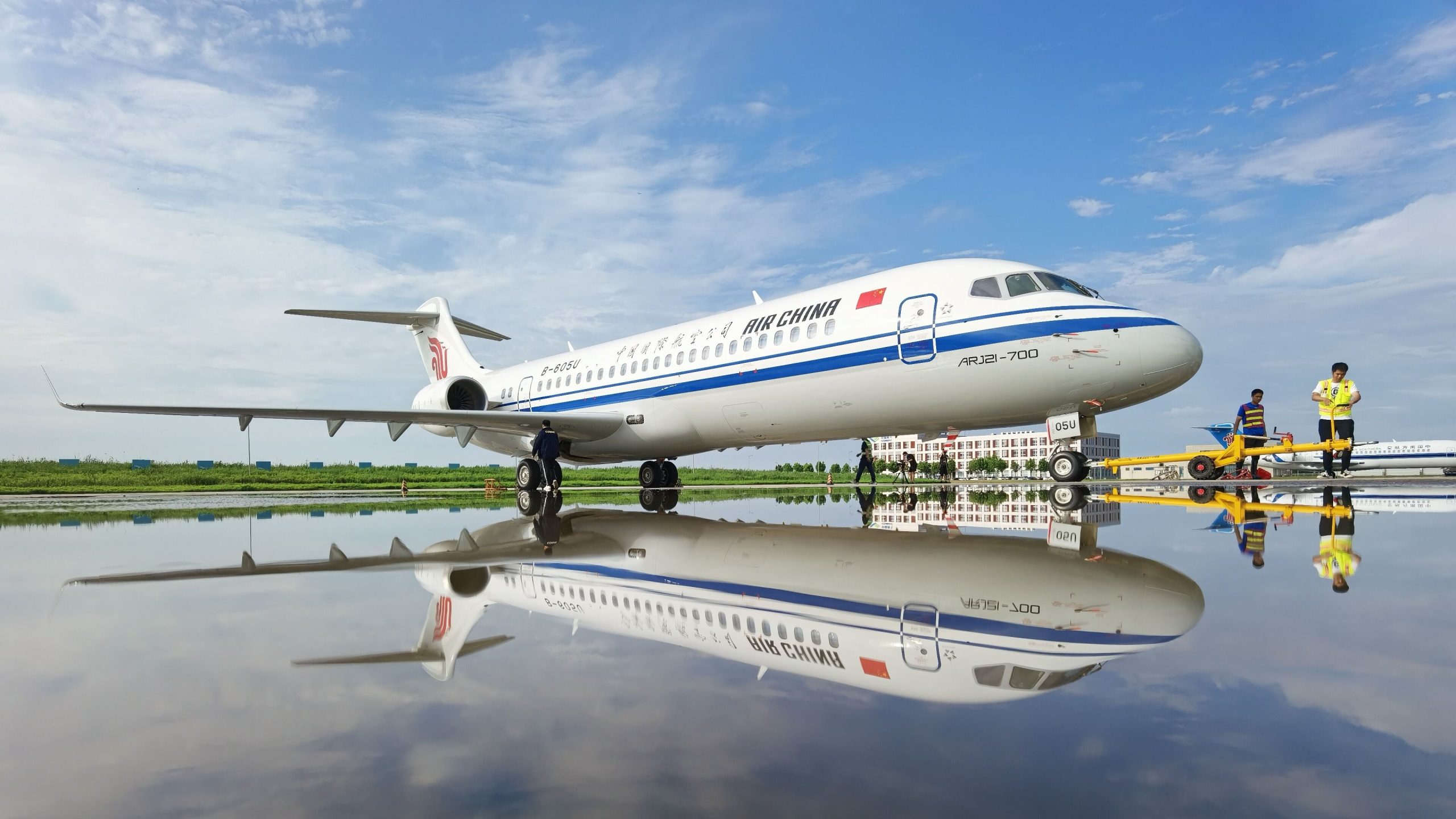 Air China übernimmt mit der größten ARJ21 