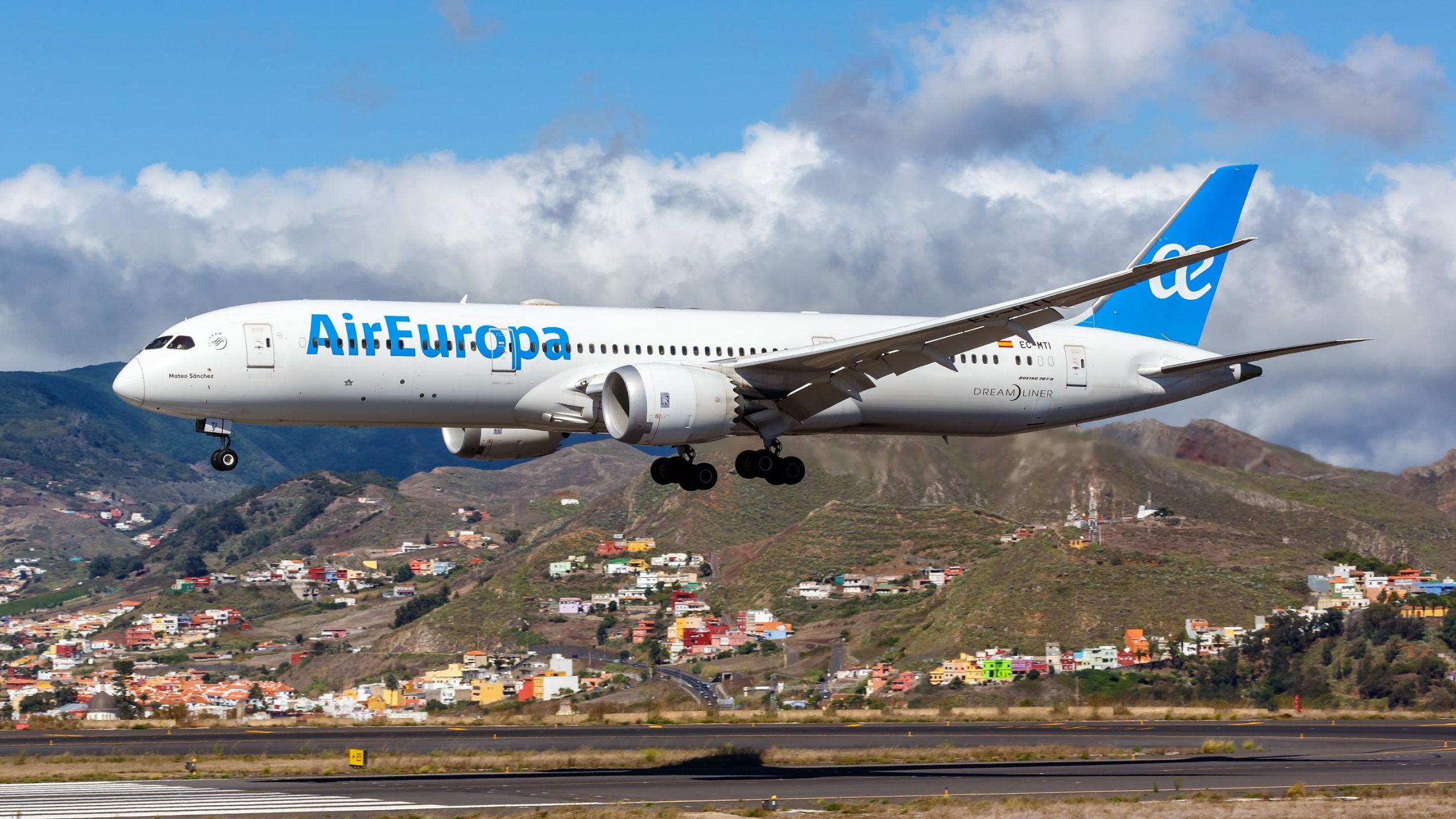 Air Europa Boeing 787-9 leidet an Rumpfschaden, die am Flughafen Santo Domingo Landung landen