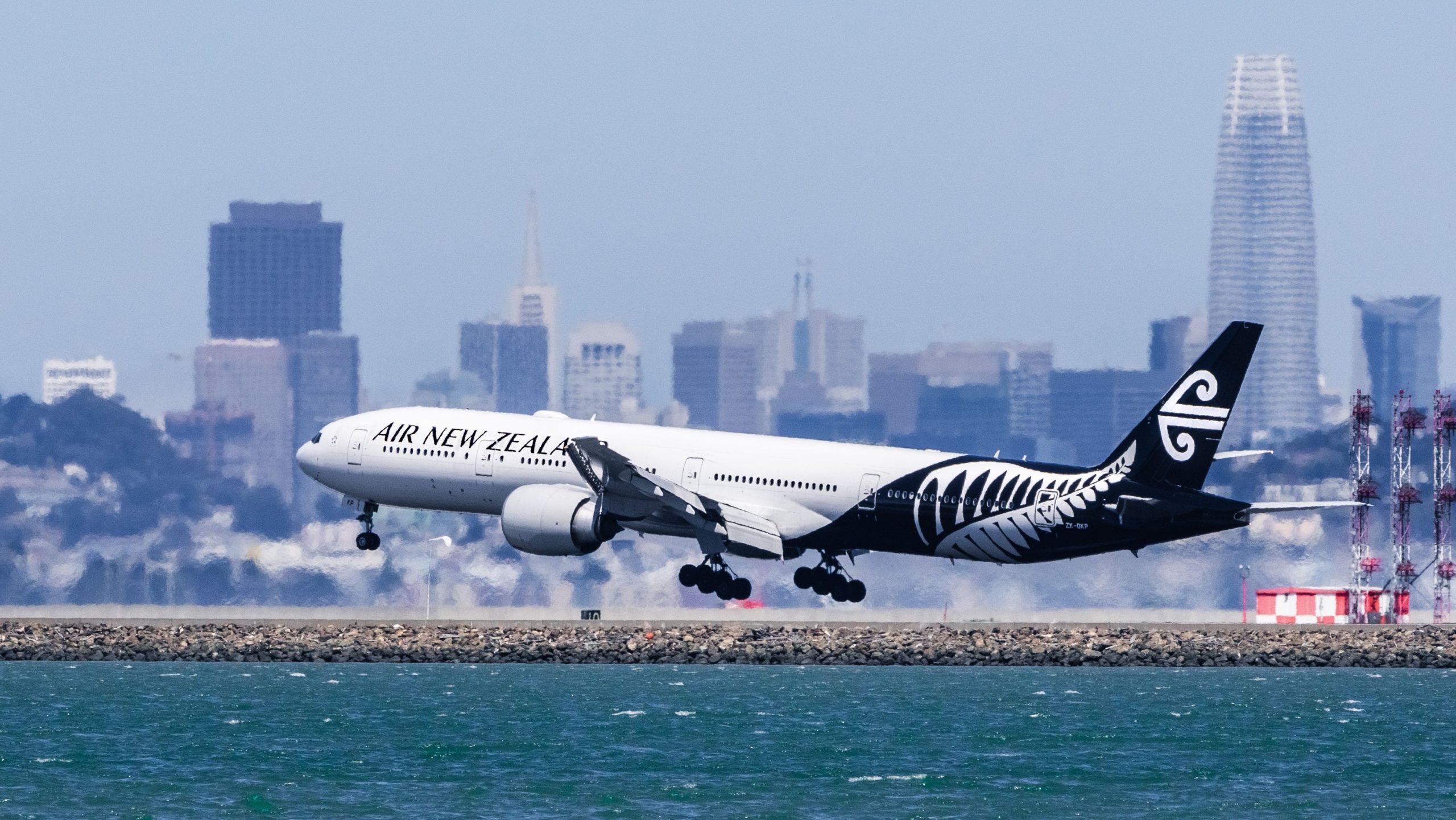 Air New Zealand feiert 20 Jahre in San Francisco und treibt ATRs mit SAF an