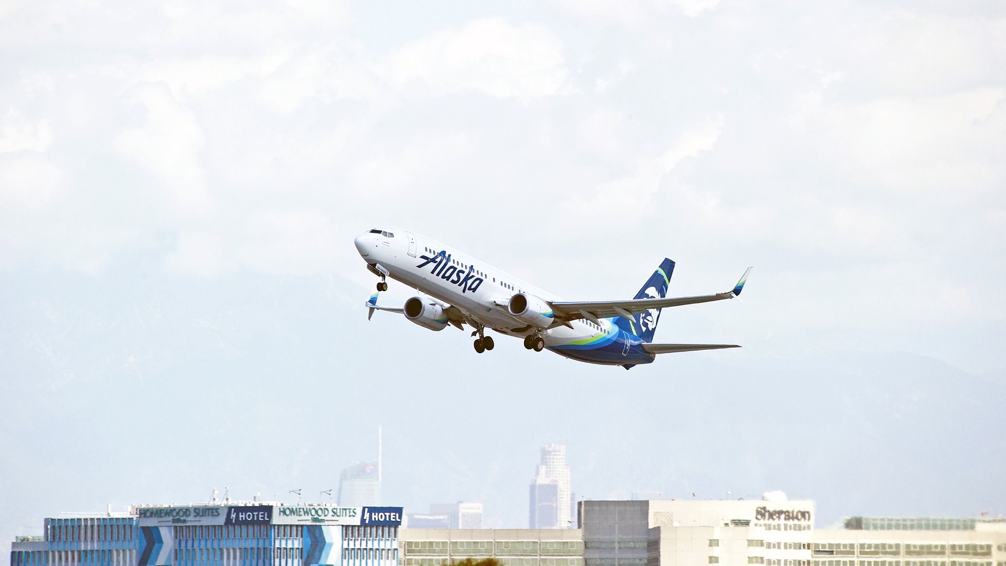 Alaska Airlines Passagier versucht, die Boeing 737 Cockpit Door dreimal zu öffnen