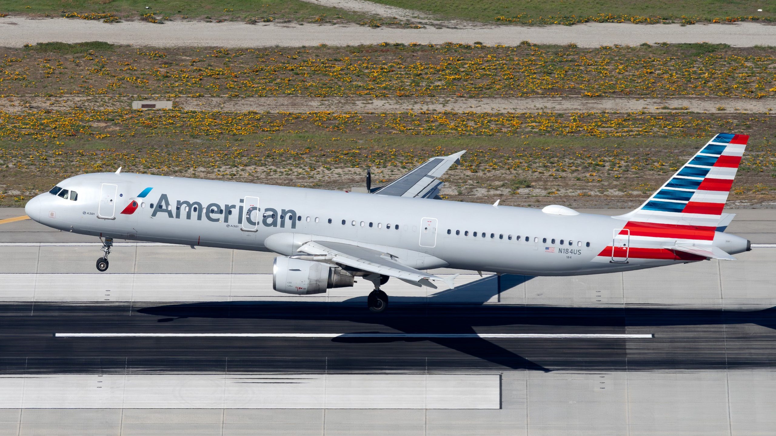 3 verletzt nach dem Laptop auf American Airlines Airbus A321 Rauch am internationalen Flughafen San Francisco emittiert