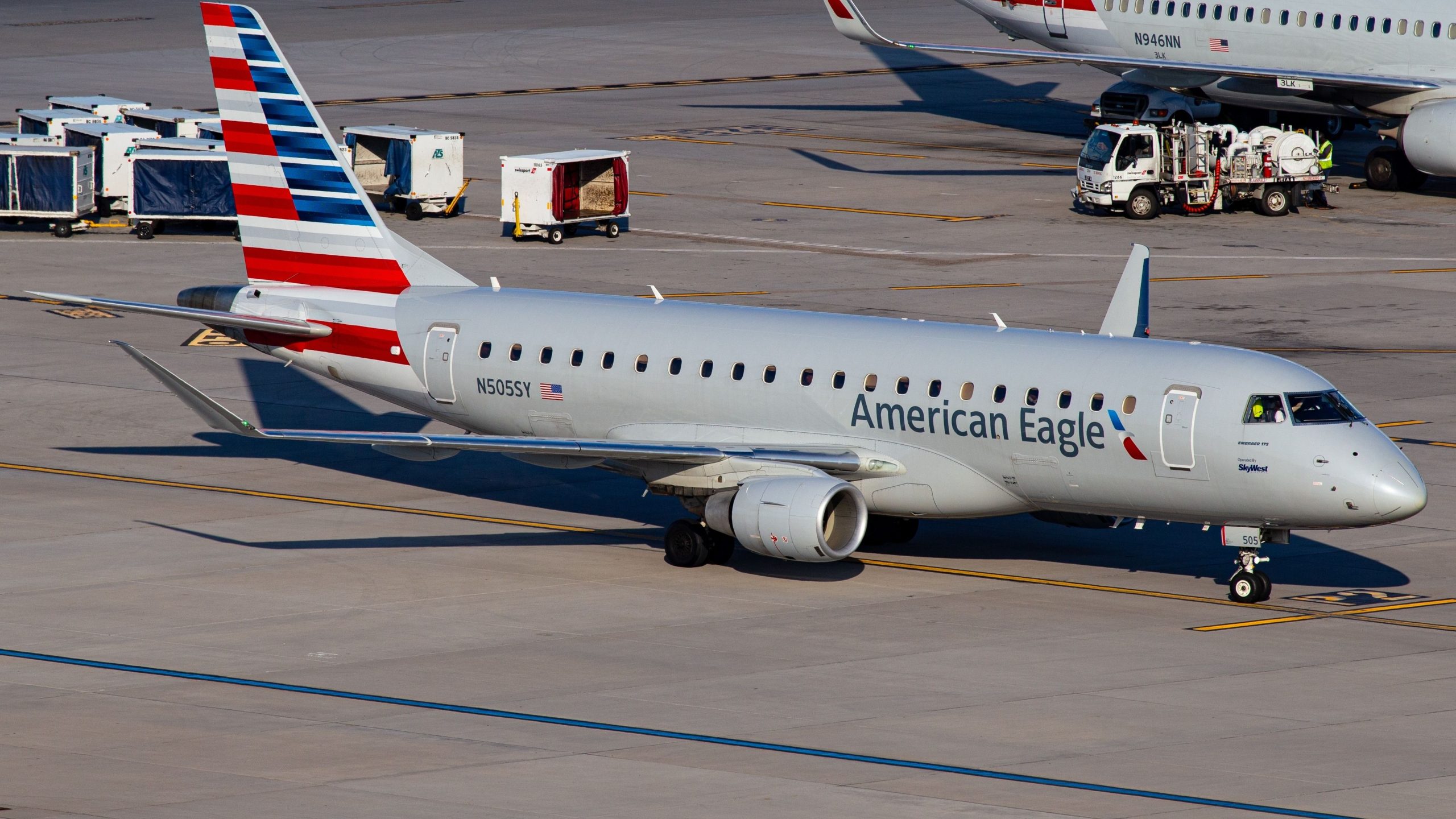 American Airlines entfernt CRJ900 &amp; Embraer E175 aus dem Dienst, nachdem Wings am Reagan National Airport kollidiert wurde