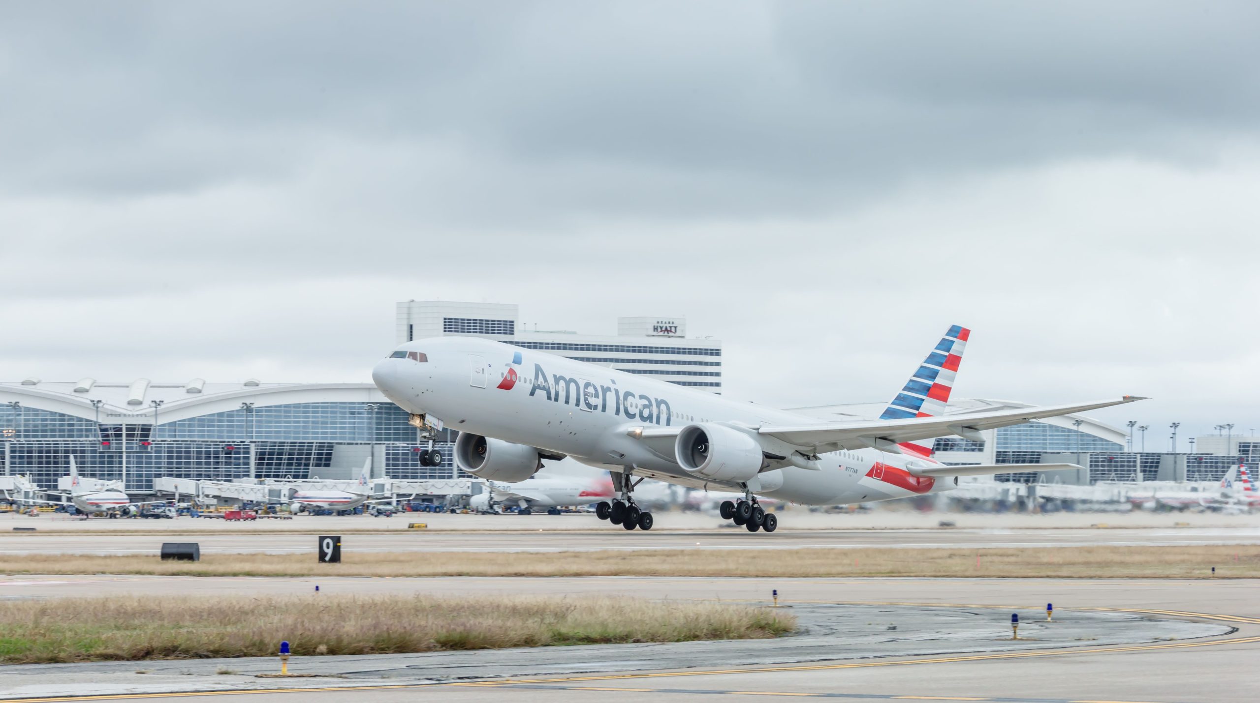 American Airlines reflektiert 50 Jahre Operationen bei DFW