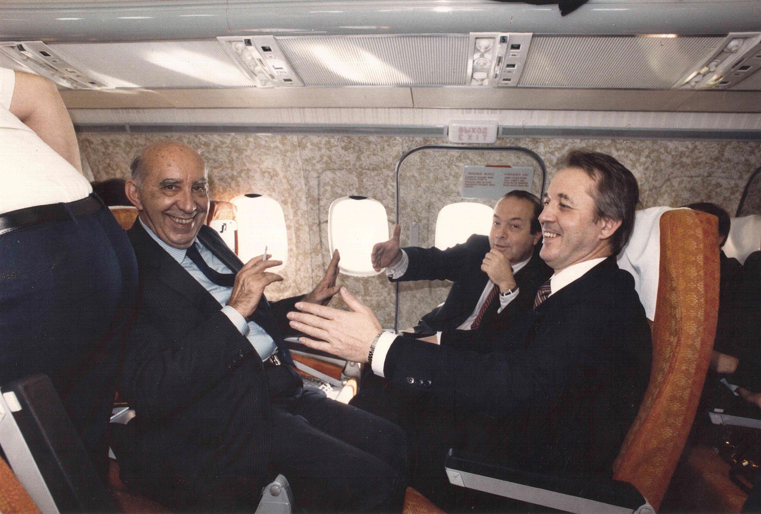 Eine Weltzeitleiste des Raucherscheibens von Flugzeugen