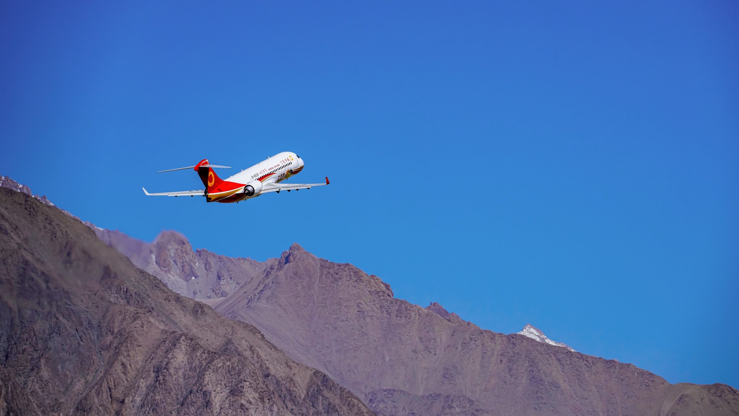 ARJ21 erreicht Meilenstein mit der ersten hohen Strecke in China