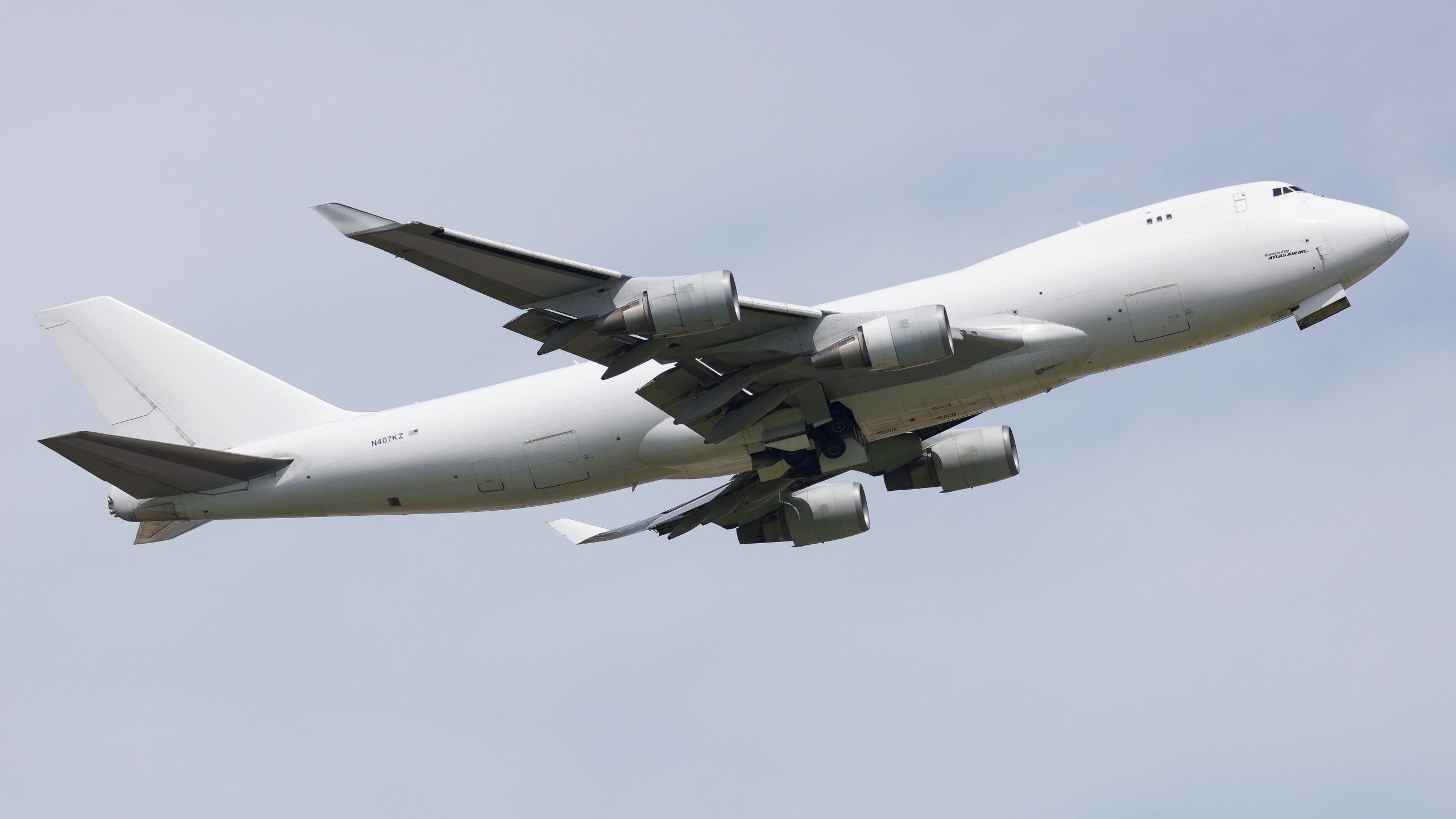 Atlas Boeing 747 deaktiviert auf dem Flughafen Hong Kong Airport Runway verzögert sich 186 Flüge