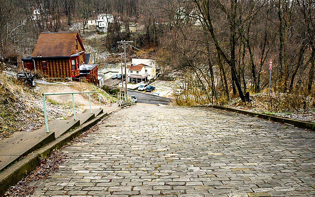 Diese Stadt hat Amerikas steilste fahrbare Straße, aber es ist illegal, sie herunterzufahren