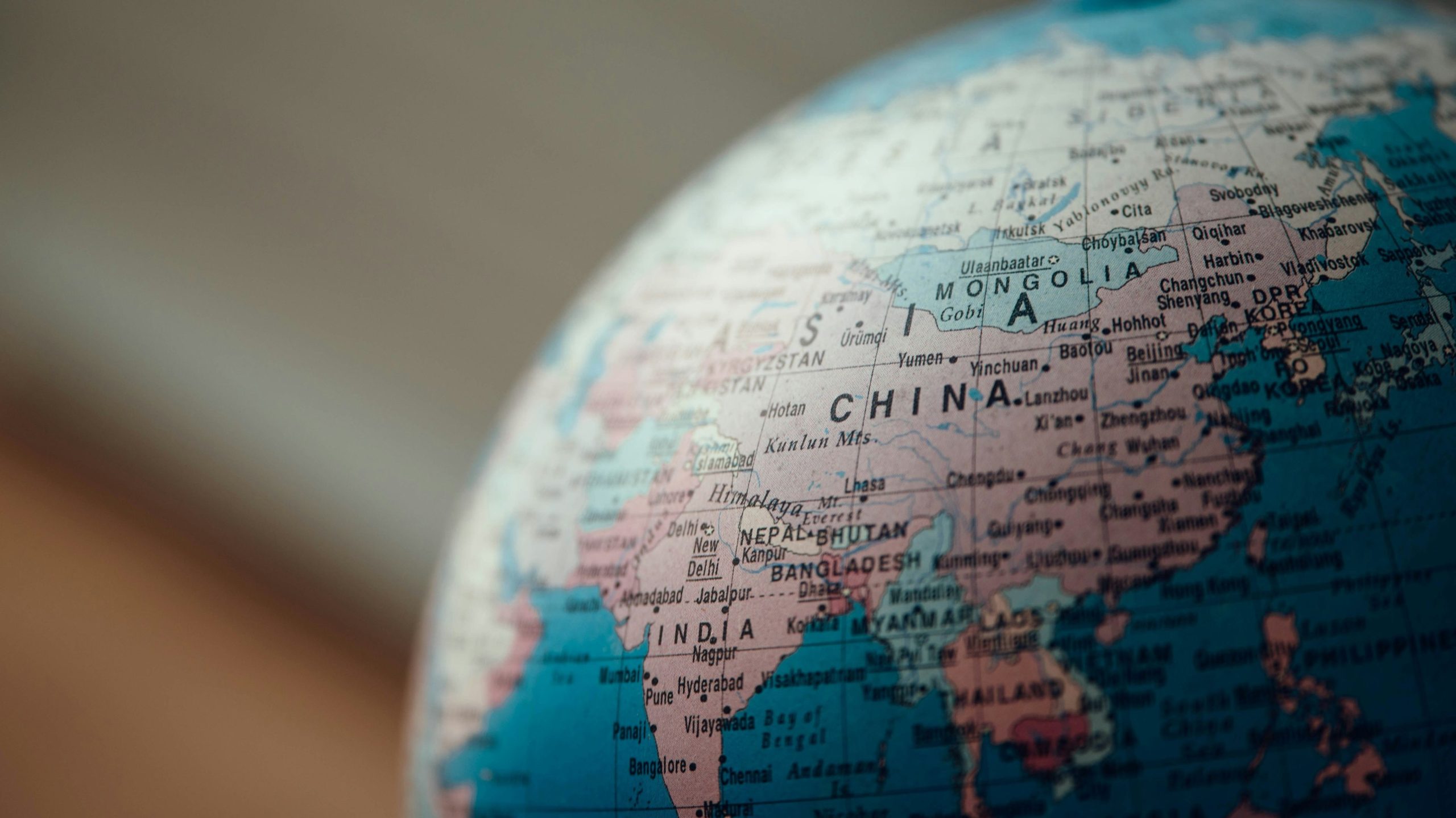 Nur ein Land teilt Grenzen mit 14 anderen Nationen