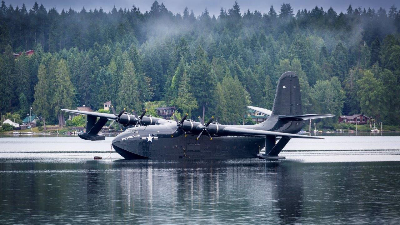 Der letzte Wasserbomber von Martin Jrm Mars von Martin Jrm Mars, der vom Pima Air &amp; Space Museum erworben wurde