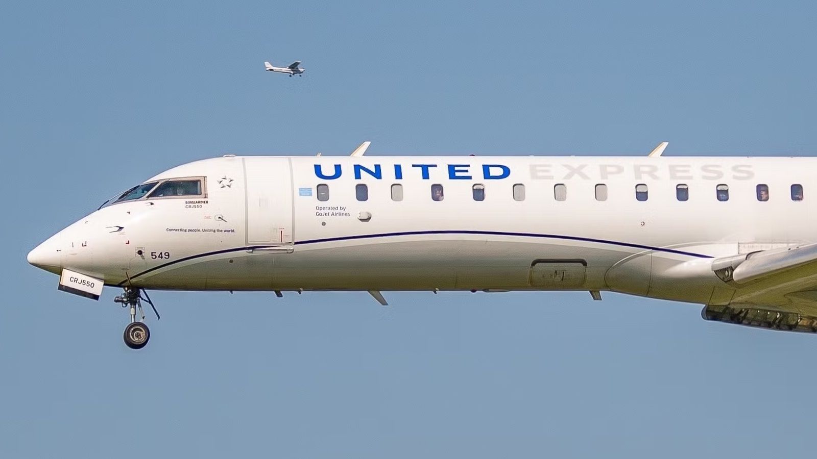 United Express CRJ550 fällt in St. Louis ab Ruhestauer