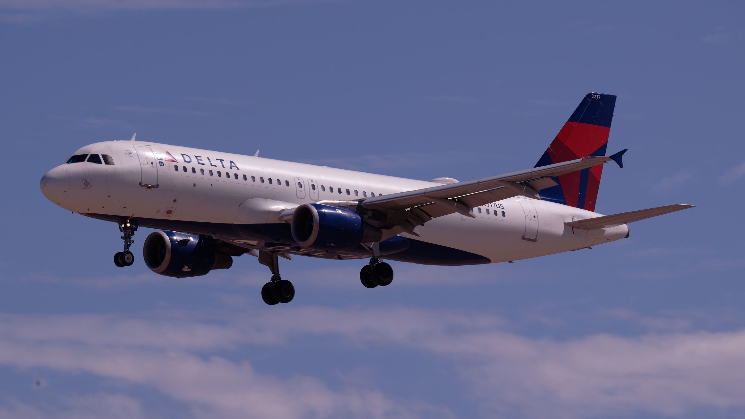Delta Air Lines Airbus A320 kehrt nach San Antonio Reporting Engine Fire Warnung zurück