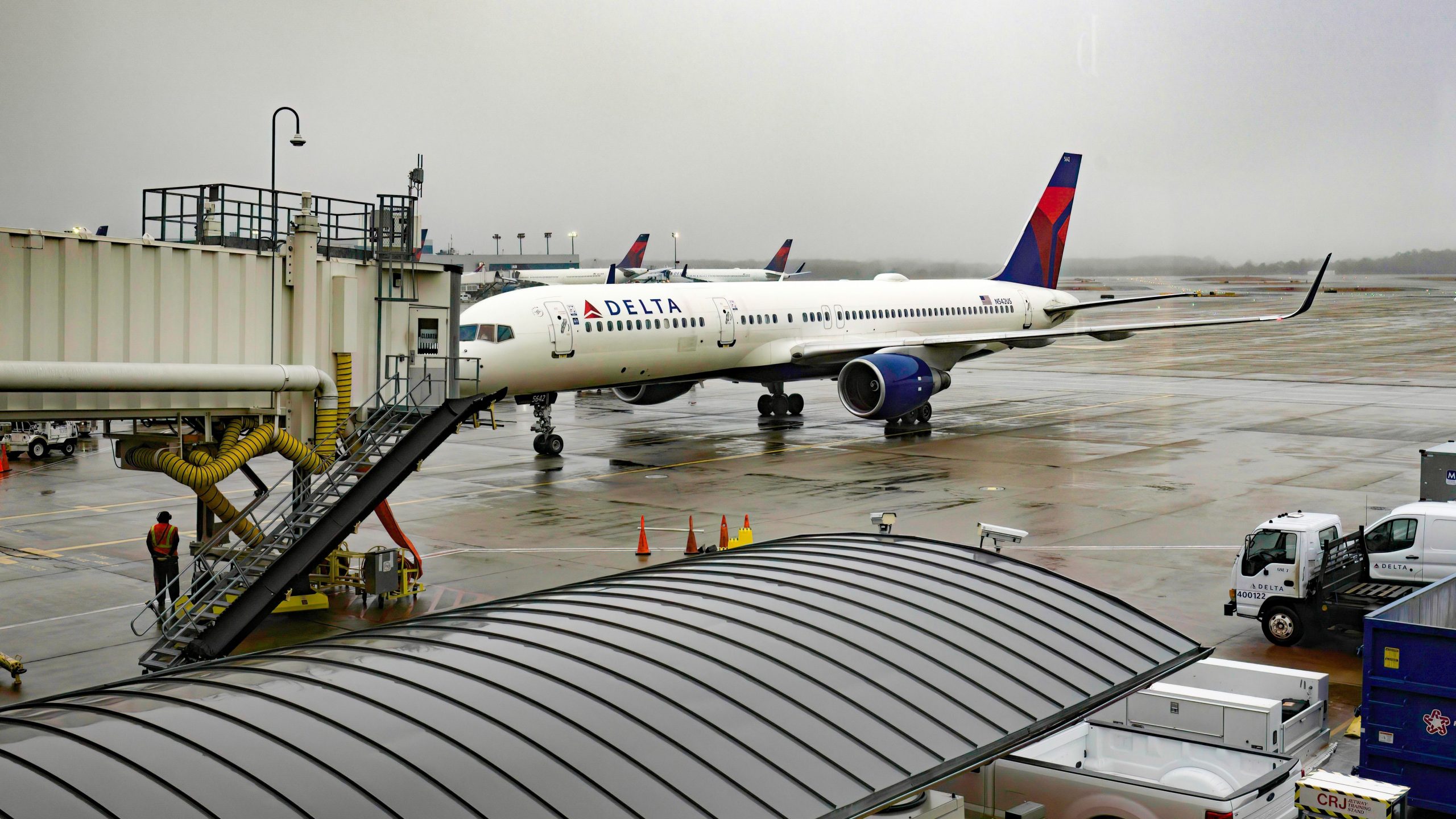 Delta Air Lines Passagier aus dem Flug aus Boston entfernt, nachdem sie die Besatzung mit schwerer Schalentierallergie alarmierte