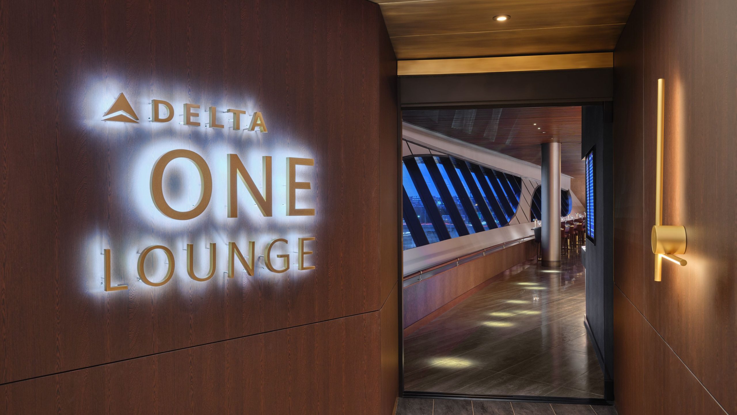 Jetzt geöffnet: Delta One Lounge am Boston Logan Airport bietet ein elegantes maritimes Thema und ein feines Essen