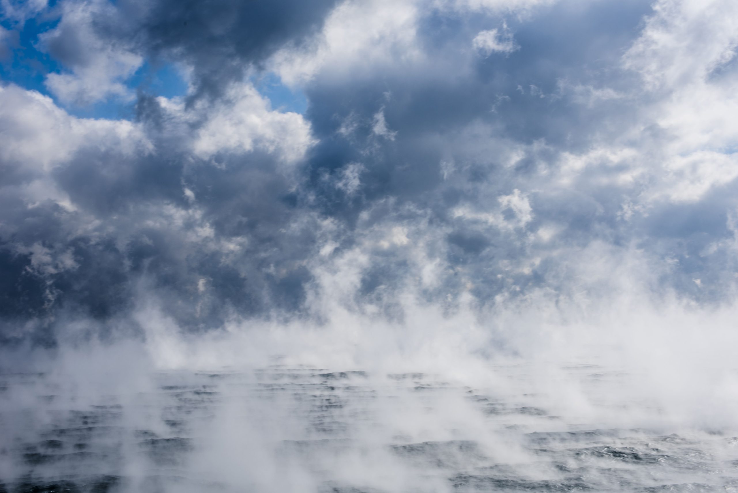 Dieses seltsame Meer berührt keine Küste