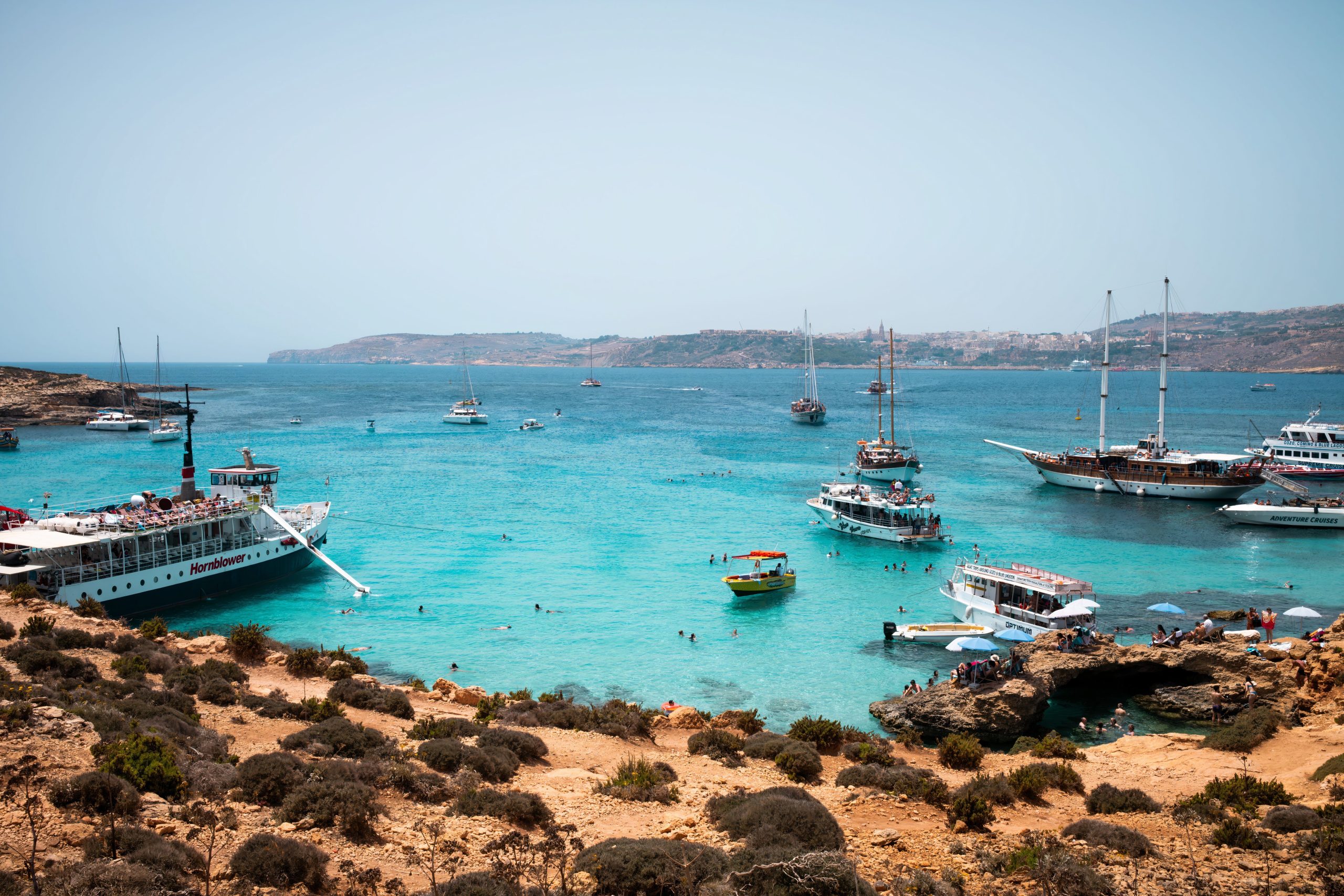 Einheimische wütend als eine der friedlichsten Inseln Europas werden von 10.000 Touristen pro Tag überrannt