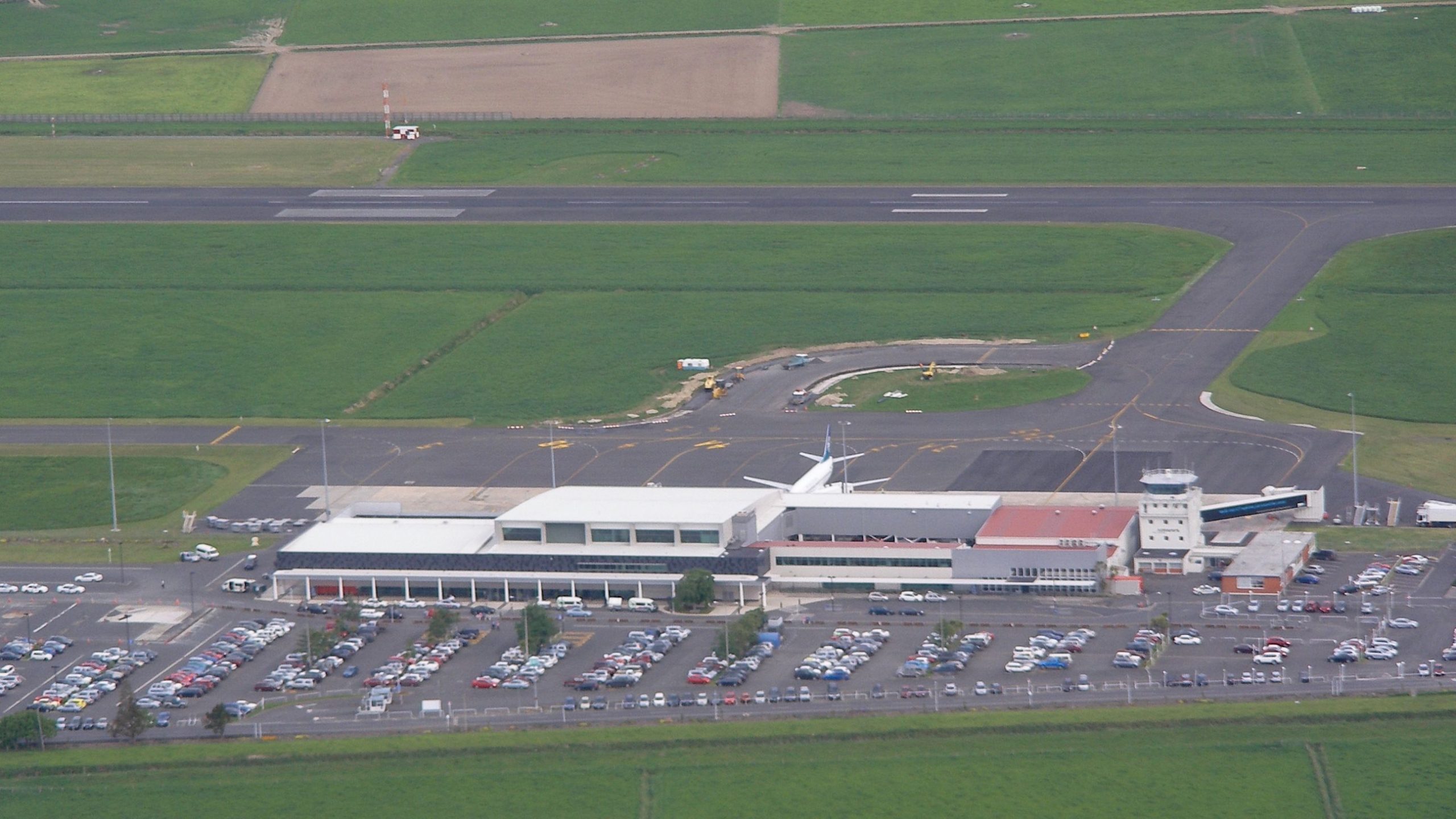 Fangflüge, keine Gefühle: Der neuseeländische Flughafen, der eine 3-minütige Umarmungsregel auferlegt