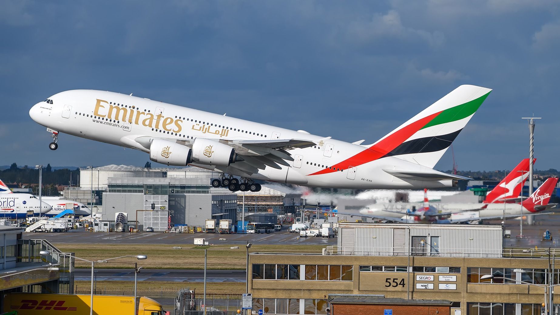 Emirates beginnt in London Heathrow mit nachhaltigem Luftfahrtbrennstoff zu operieren