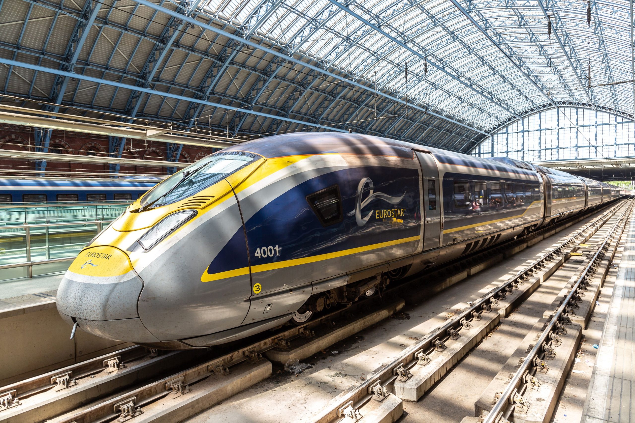 Eurostar- und lokale Zugdienste von London nach Paris nach Entdeckung einer unetonierten Bombe des Zweiten Weltkriegs II gestört