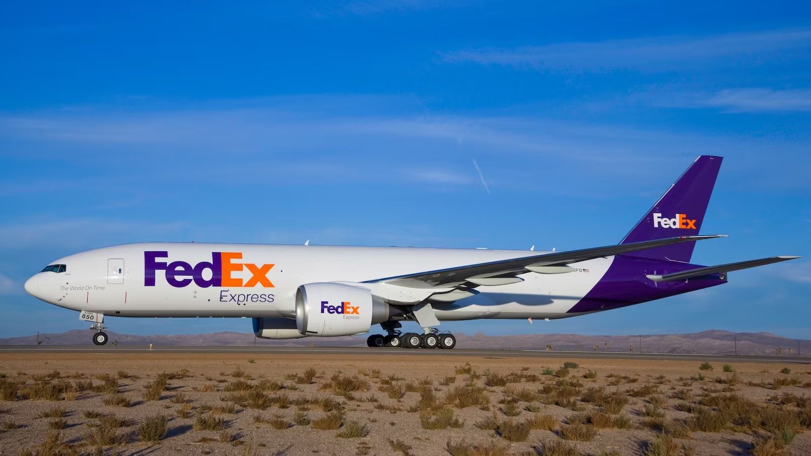 FedEx, um Piloten bei laufenden Verhandlungen Flugstundenkürzungen aufzuerlegen
