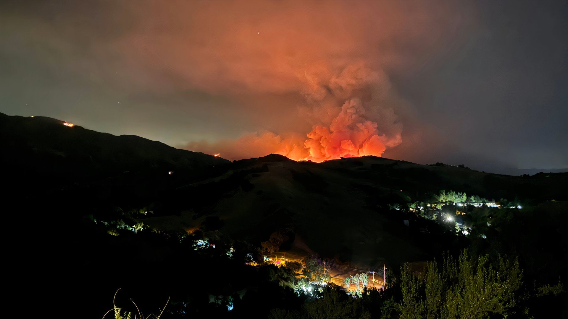 Flughafen Trabuco Canyon erreicht 8.500 Morgen, gemeldete Verletzungen