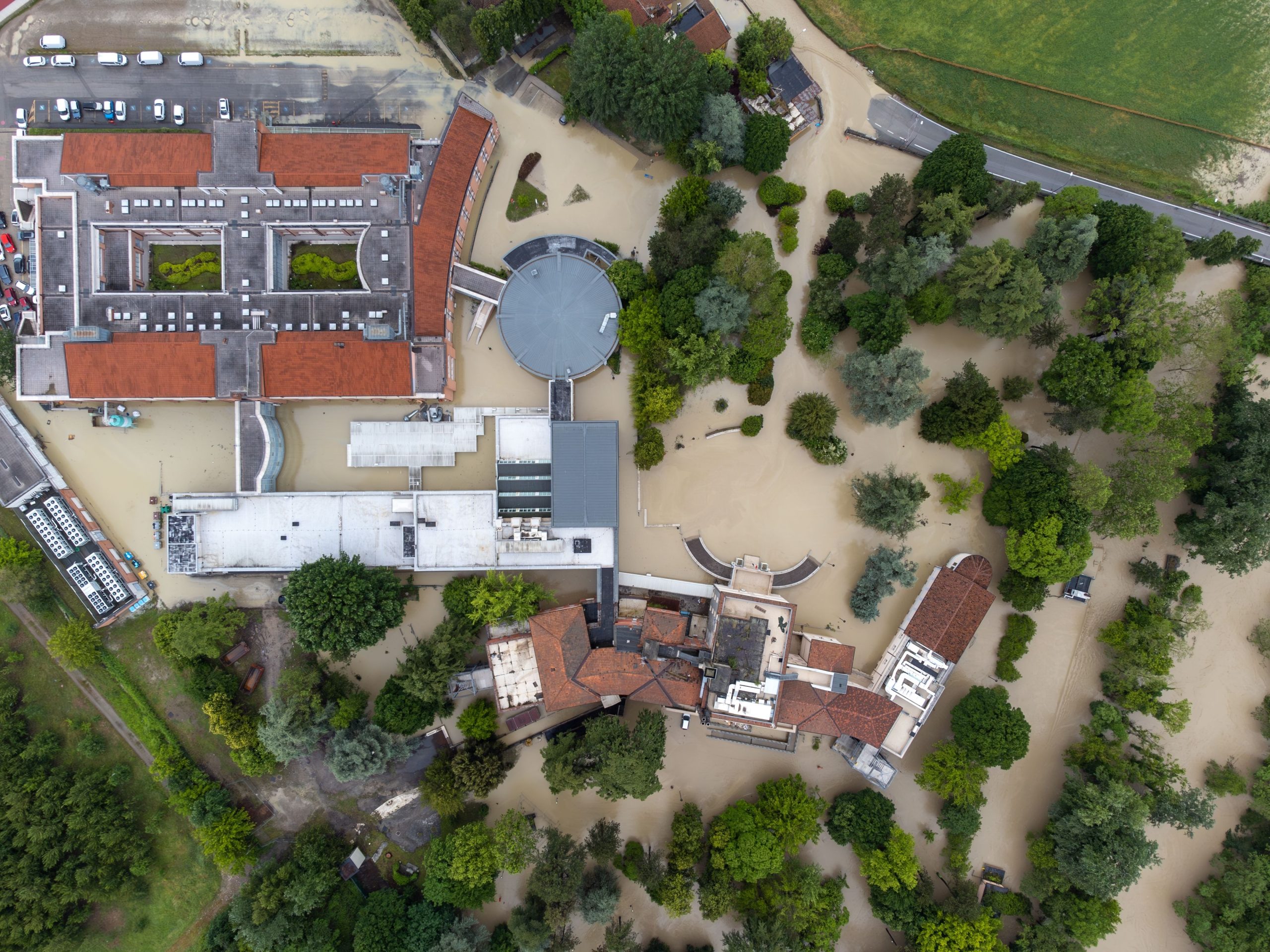 Große Überschwemmungen in Teilen Italiens, als das Unwetter am Freitag durchlief und das Wochenende fortgesetzt wurde