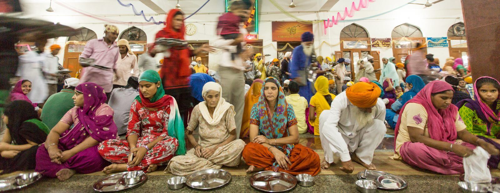 Indien Der goldene Tempel in dieser Fotogeschichte zeigt, wie Emily Polar jeden Tag, 24 Stunden am Tag 100.000 Menschen füttert.