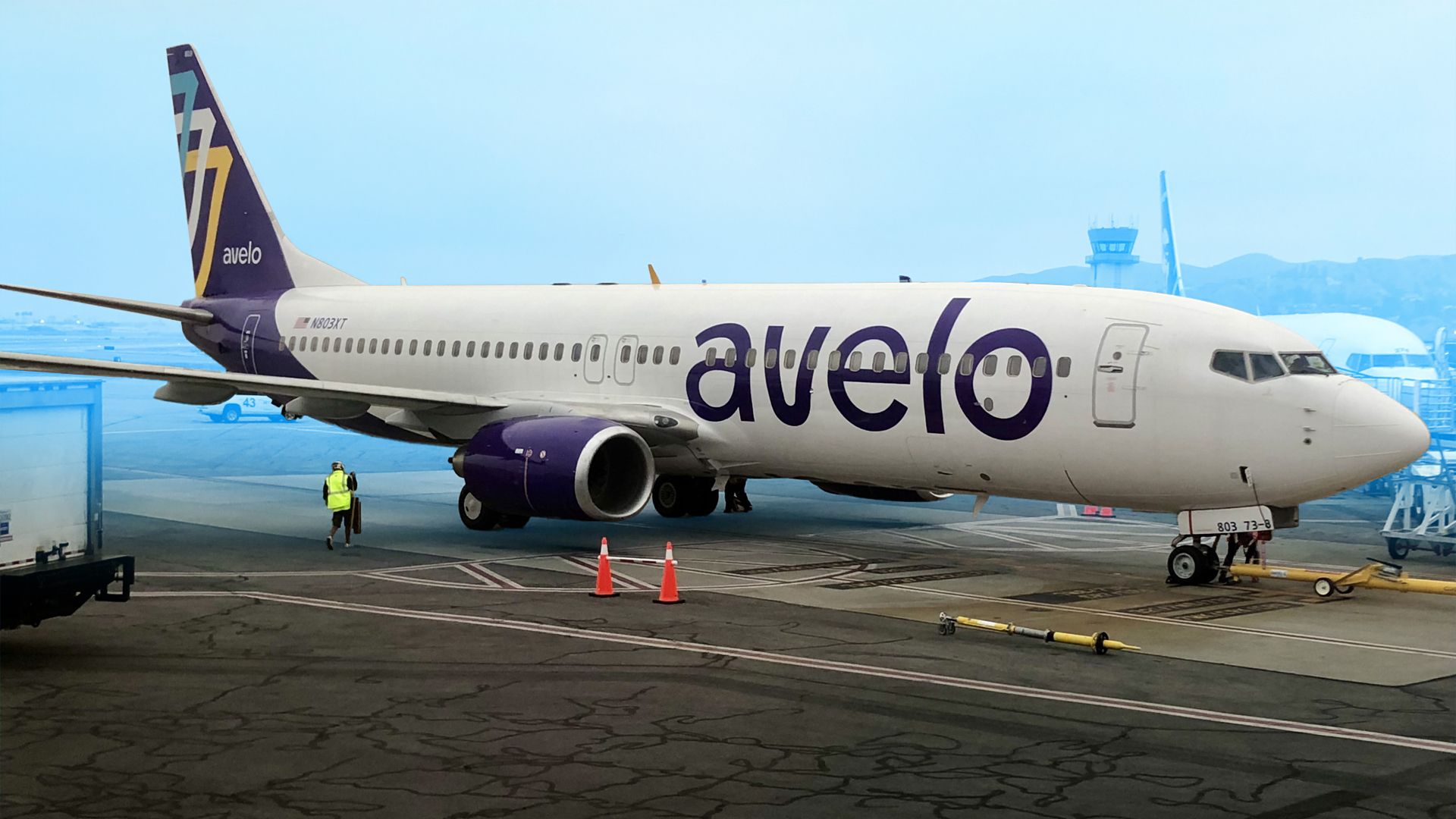 Hier ist, was dieser ehemalige Flugbegleiter von Avelo Airlines über seine Abschiebungsflüge zu sagen hat