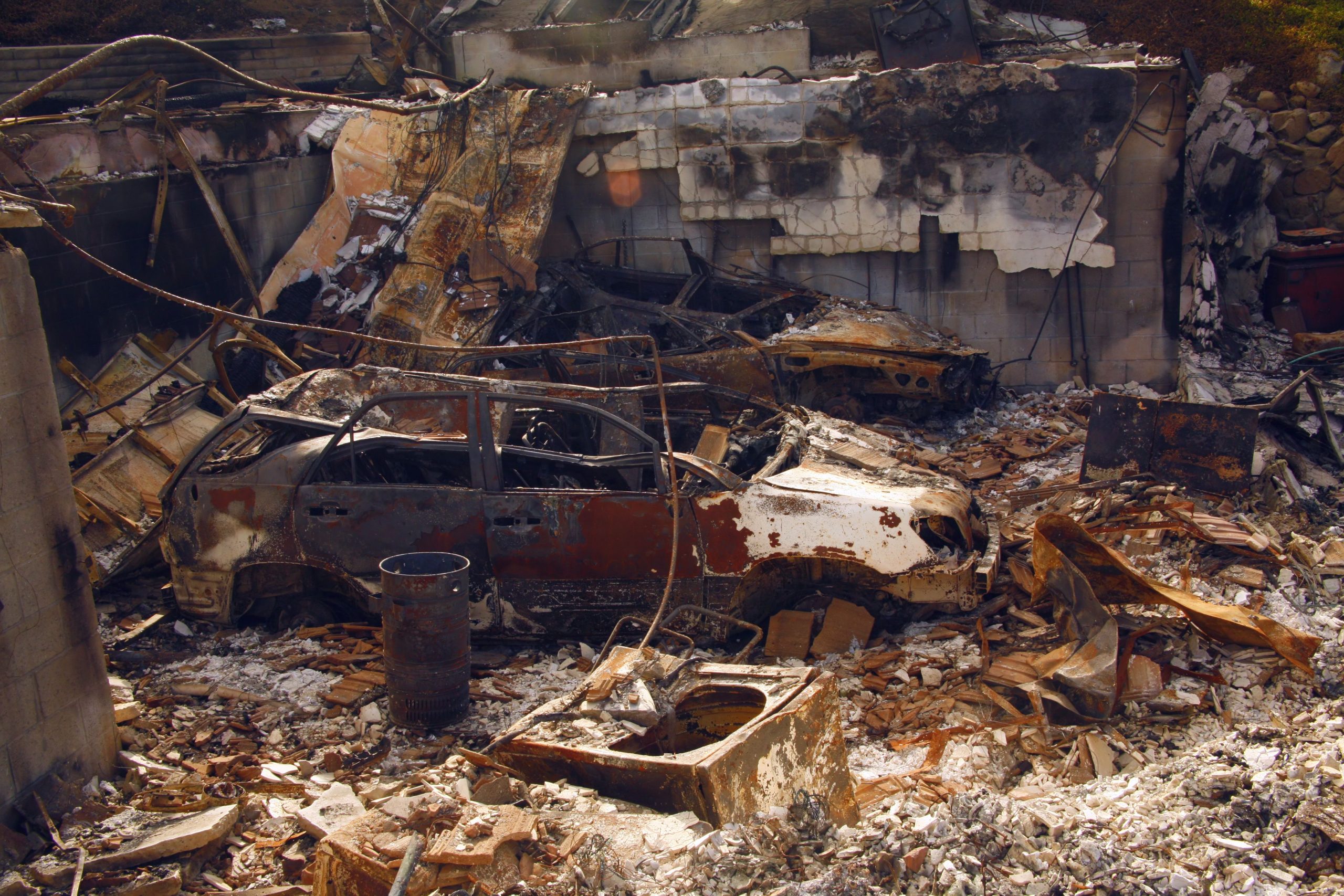 Jahrhundertealte pazifische Palisaden, die auf Trümmer und Asche reduziert werden, da der Umfang der beispiellosen Zerstörung von Feuer ans Licht kommt