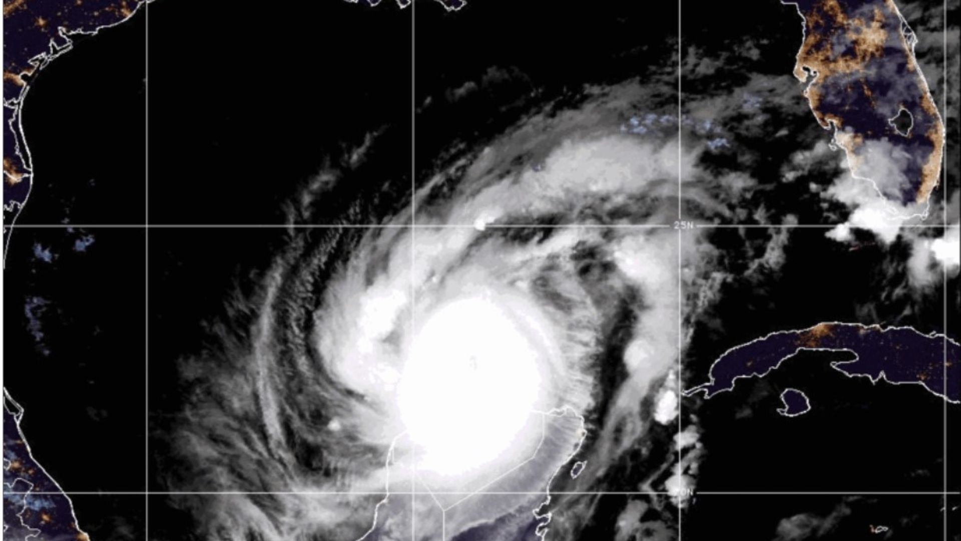 Filmmaterial von Hurricane Kristys Macht über den Pazifik ist geradezu beängstigend
