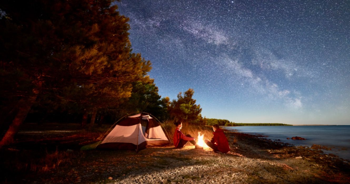 8 Bucket-List-Strandcampingziele zum Schlafen unter den Sternen