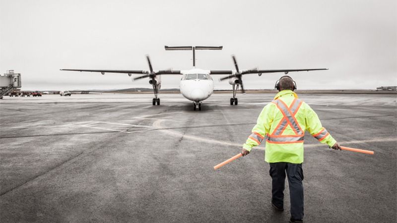 Pal Airlines Dash 8-400 Flügelkratzer Landebahn und fängt das Feuer bei Landung nach dem Ausfall