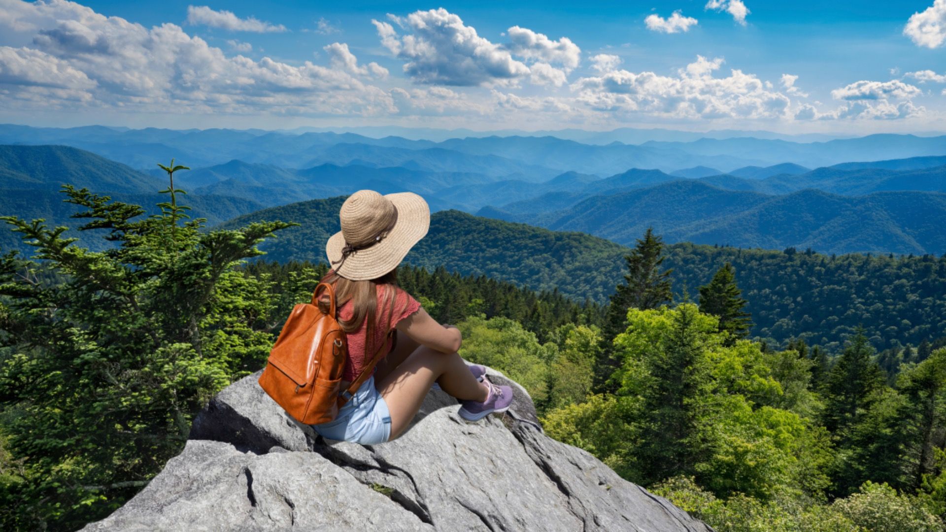 Diese Pyramide hat einen unglaublichen Blick auf den Berg in North Carolina