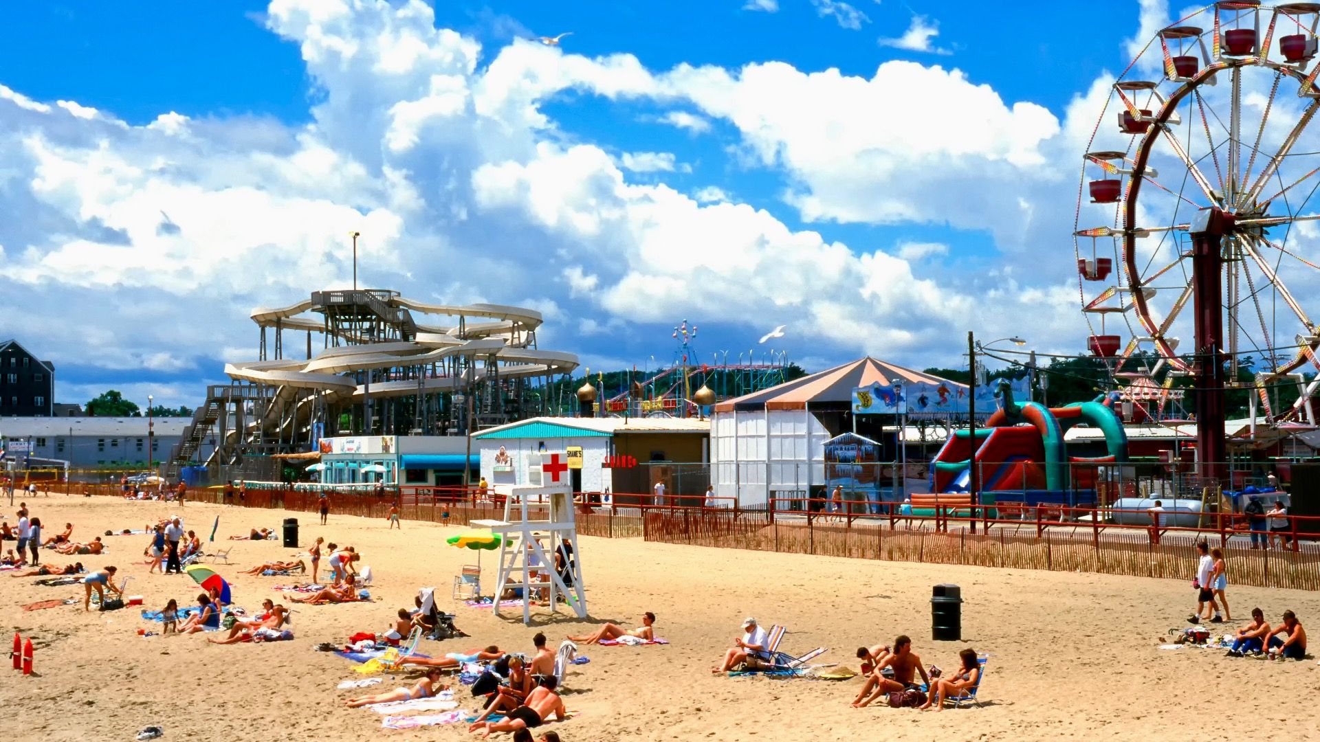 Budgetfreundliche Strände: 7 erschwingliche Küstenstädte in Neuengland