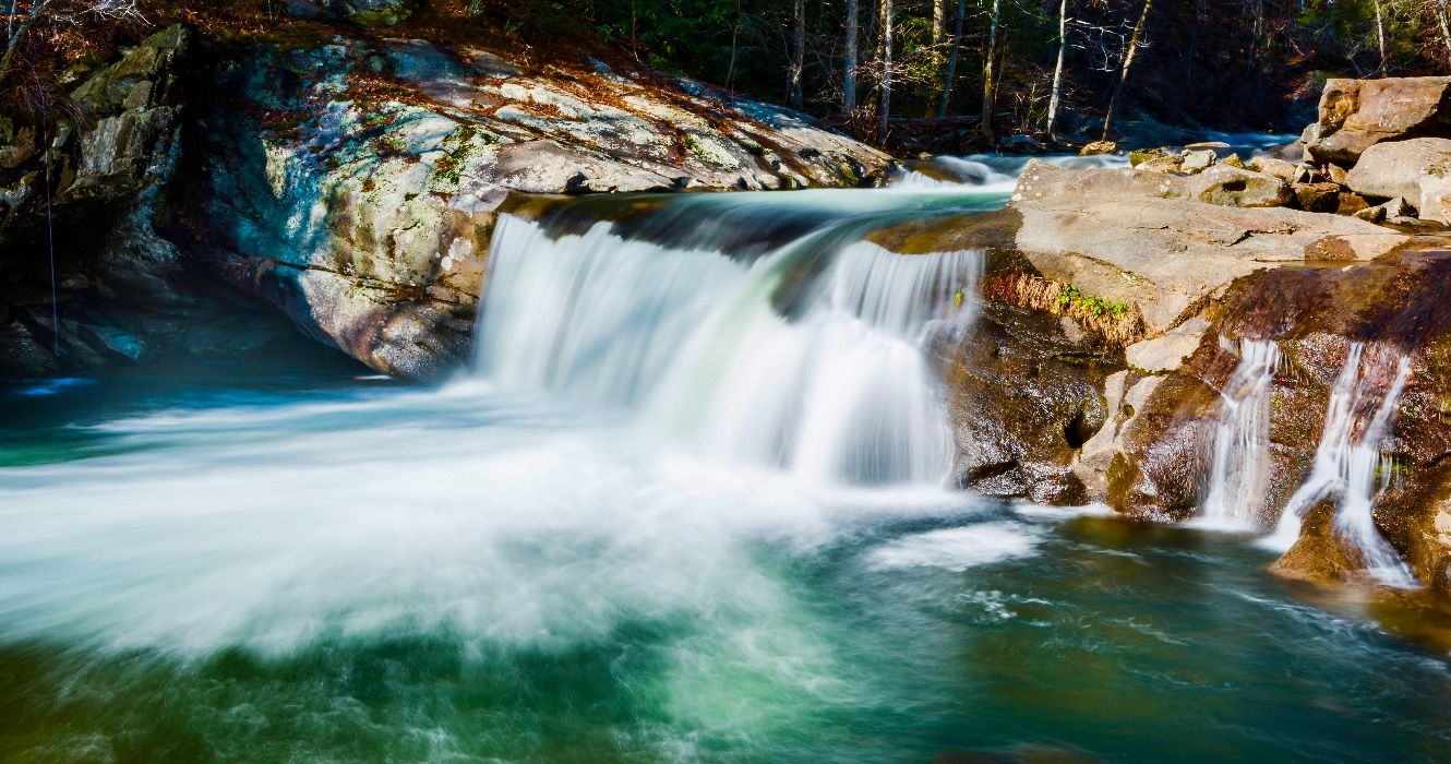 10 kleine Städte in Tennessee mit charmanten Wasserfällen