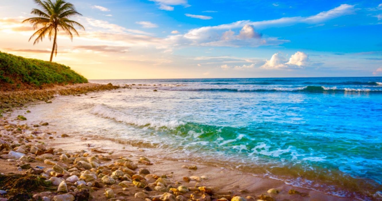 10 Flitterwochenziele für Paare, die nach einer Frühlingshochzeit am Strand schlagen möchten