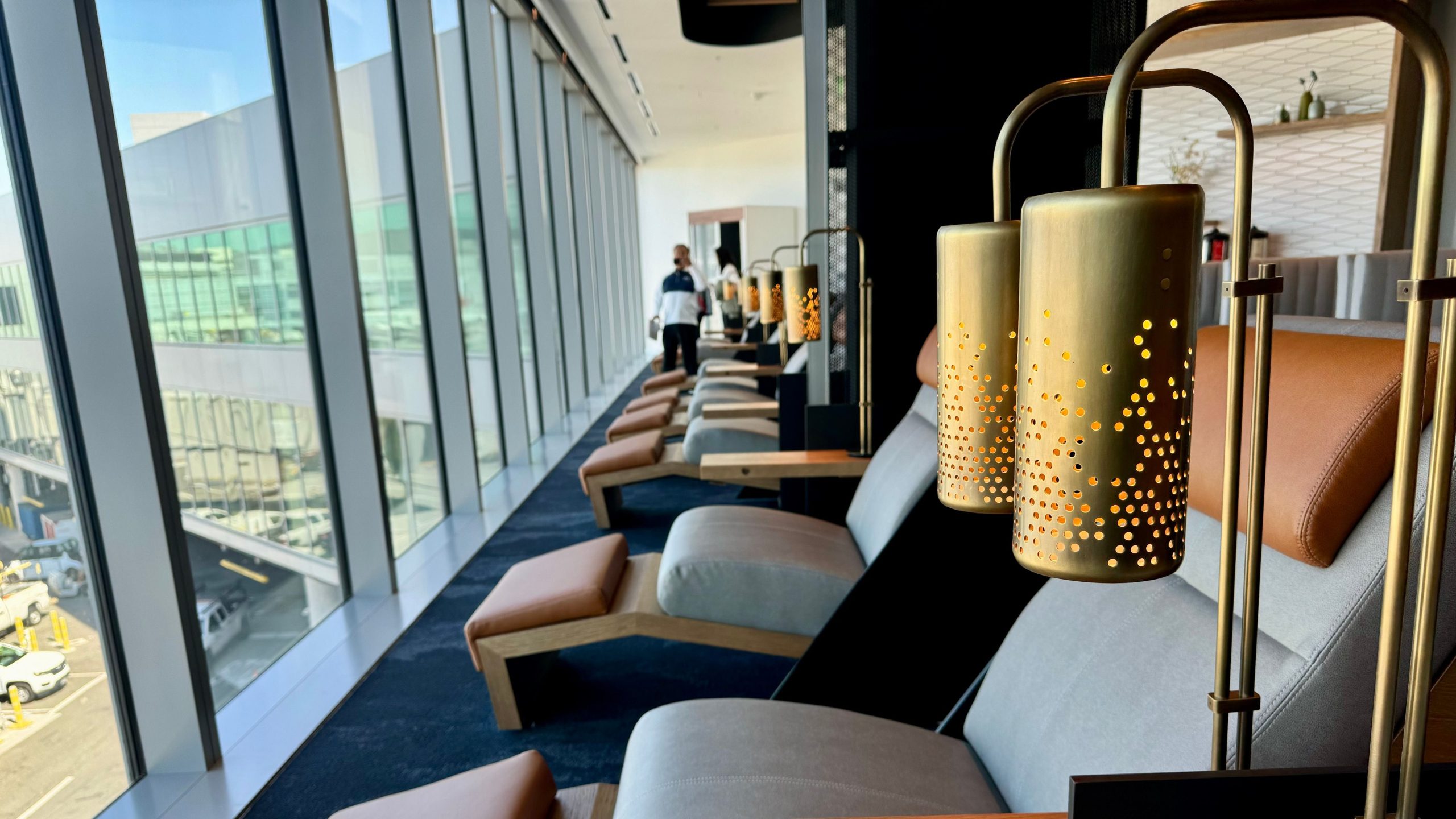 In Fotos: Alaska Airlines enthüllt die elegante neue Lounge am internationalen Flughafen San Francisco