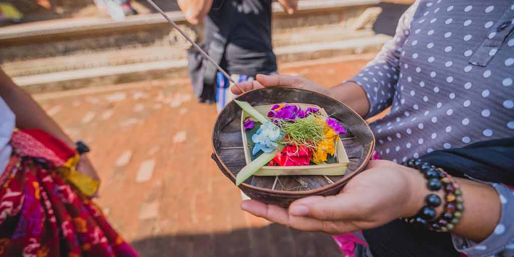 Indonesische Etikette: Wie Sie es vermeiden können, Straftaten zu verursachen