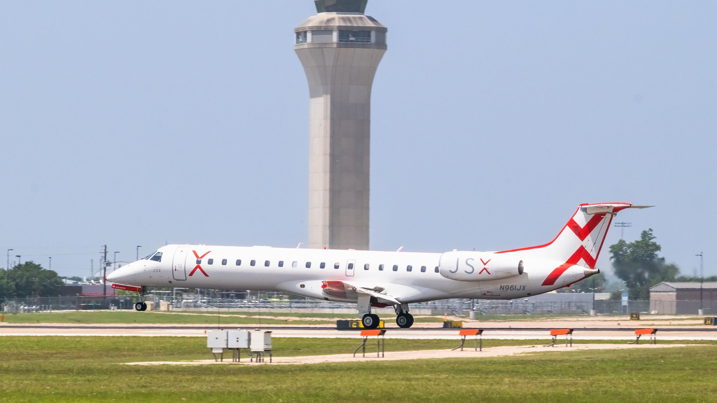 NTSB untersucht JSX Embraer ERJ145LR 