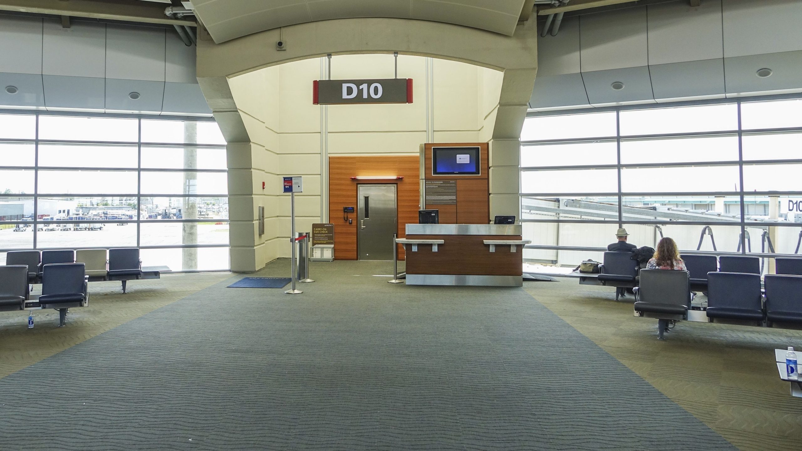 Fluggesellschaften bieten Reiseverzögerungen für diejenigen an, die von dem Terroranschlag in New Orleans betroffen sind