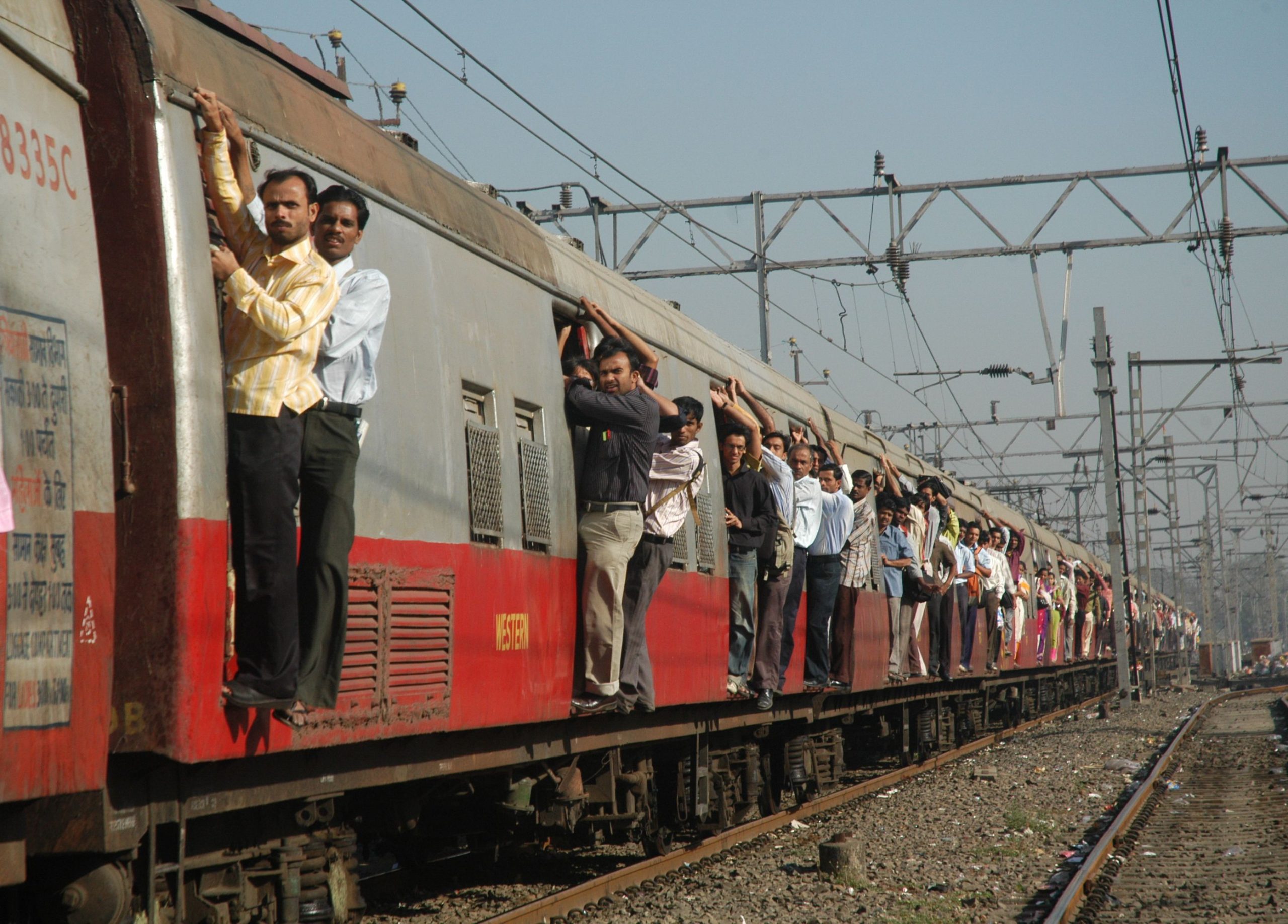 Zugreisen zu einer Tragödie in Indien, nachdem 13 Menschen getötet wurden und mehrere bei Freak 