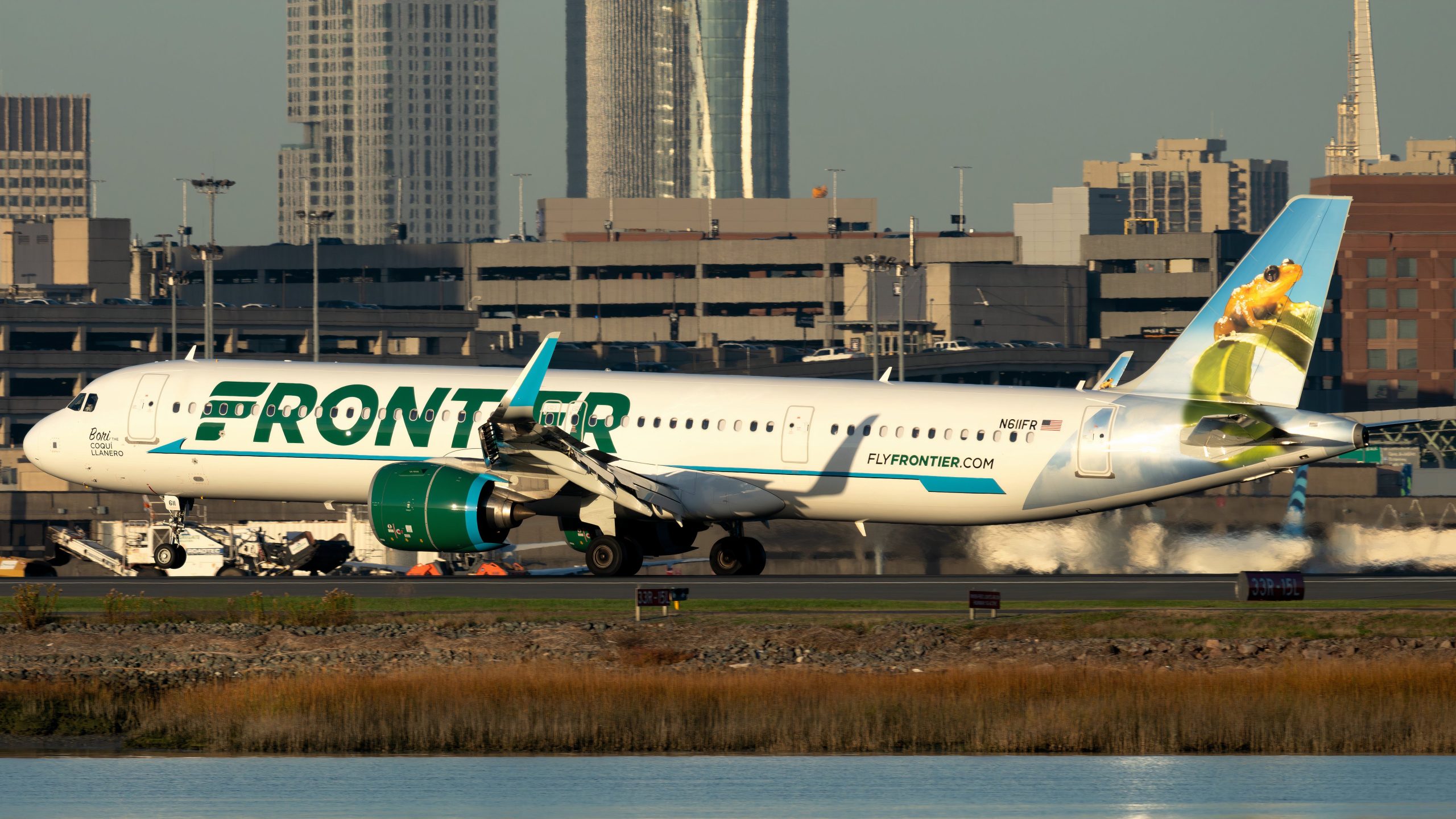 Frontier Airlines Airbus A321neo schadet die Ausrüstung, bevor Motorflammen in San Juan Flammen abgeben