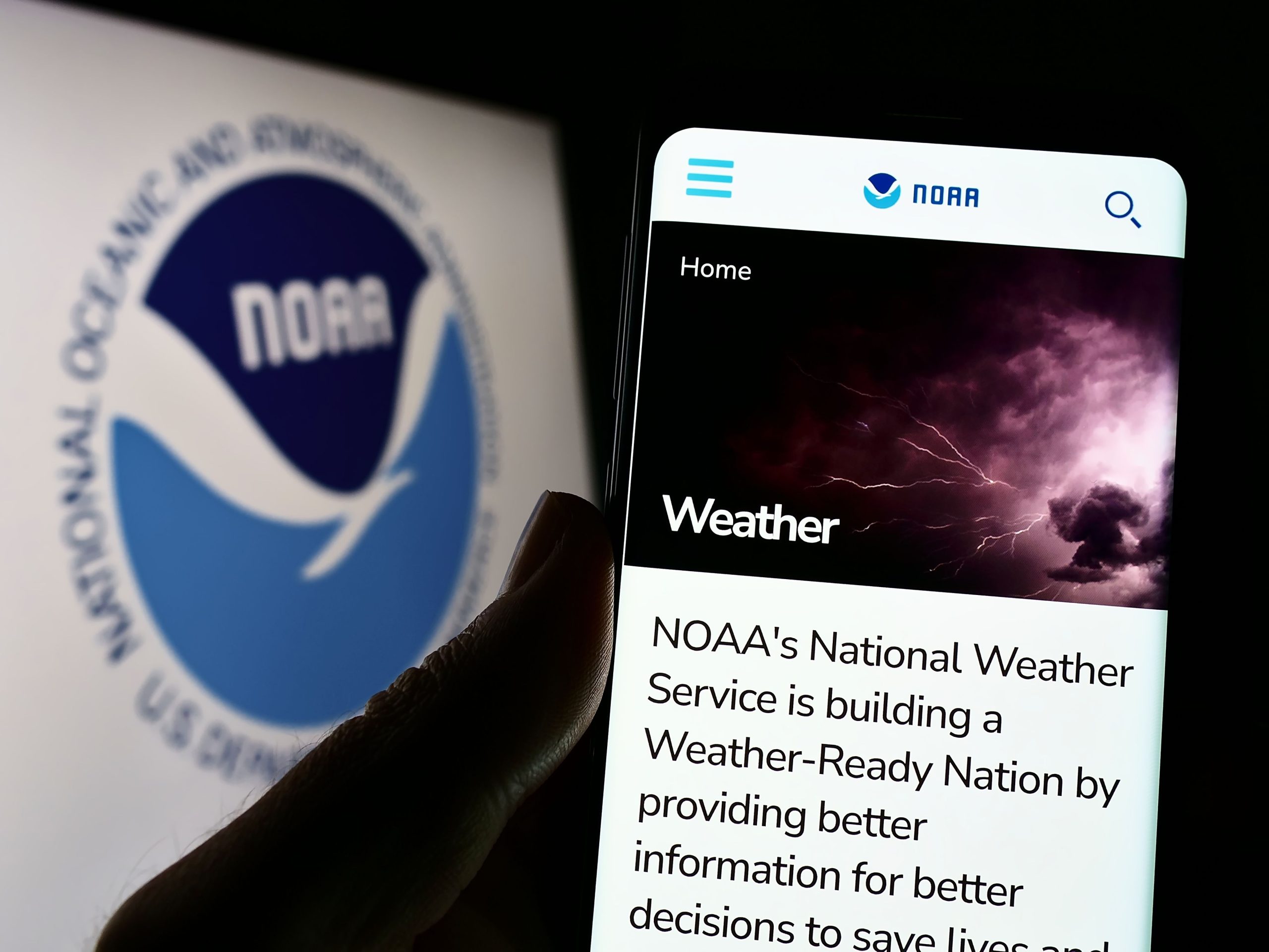 Lebensrettende Unwetter- und Naturkatastrophenprognosen, die nach der Massenfeuerung des NOAA und des National Weather Service-Mitarbeiter bedroht sind
