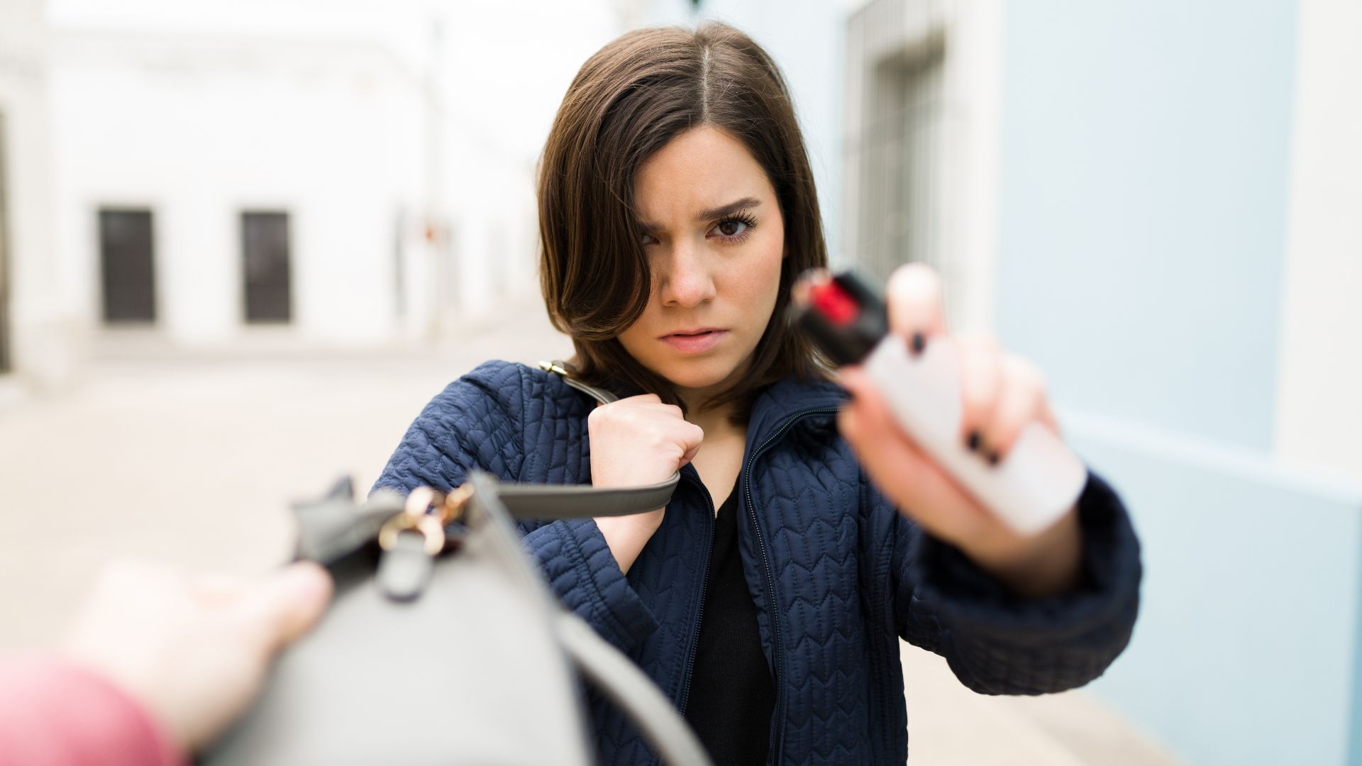 Überlegen Sie zweimal darüber, Pfefferspray zur Sicherheit zu tragen